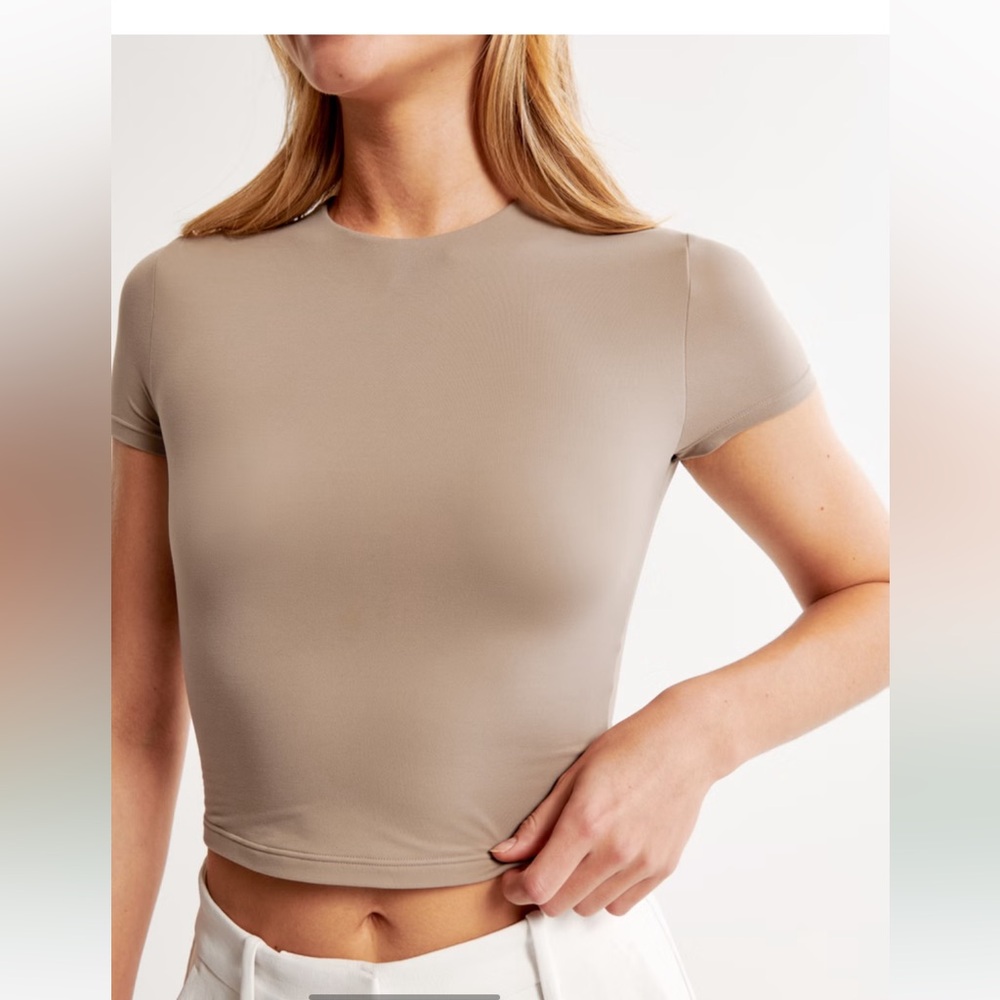 Soft Matte Crew Neck Seamless Baby Tee Taupe Tan Beige Waist Length T Shirt M